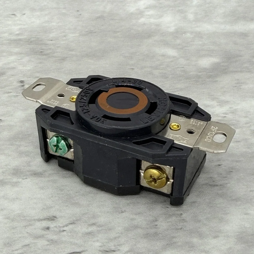 LEVITON 2710  L14-30R  30 AMP  125/250V LOCKING RECEPTACLES NOS